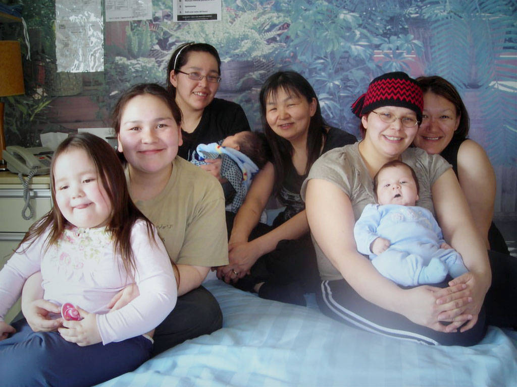 Midwives and family members in Inukjuak, Nunavik